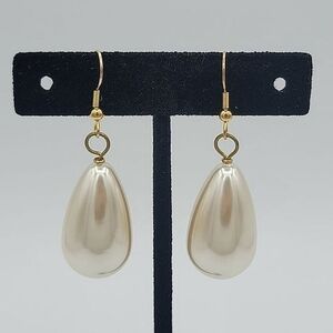 Earrings Goldtone Faux Pearl Teardrop Earrings #554